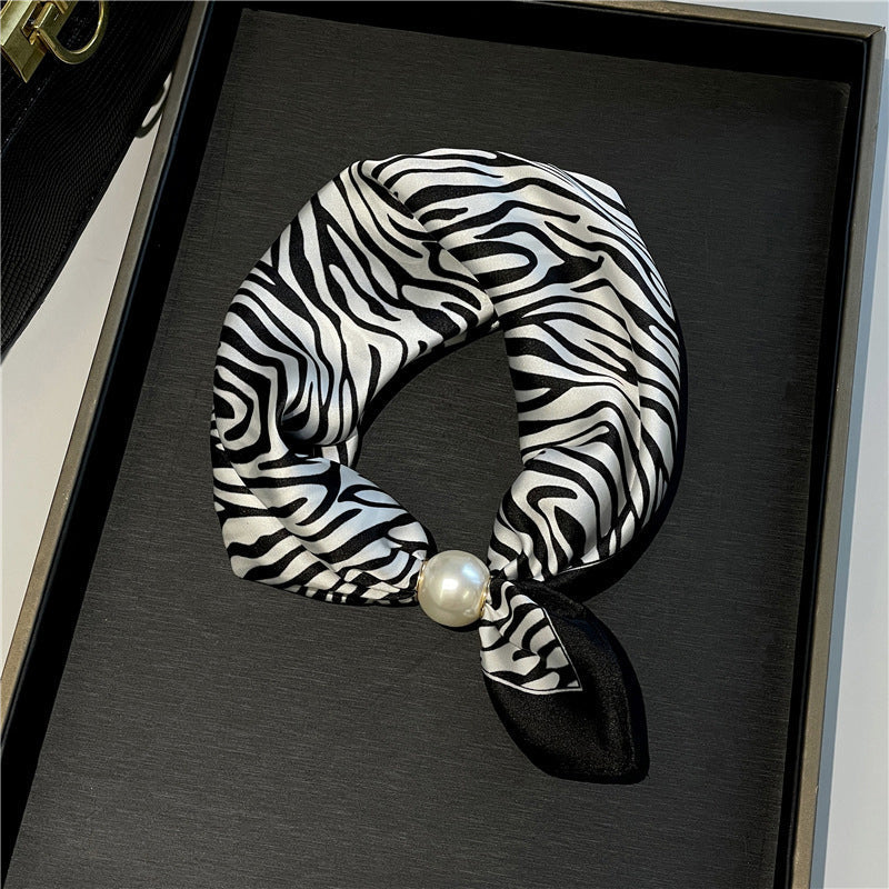 🤍 ✨Magnetisk scarf med pärla – elegant på några sekunder