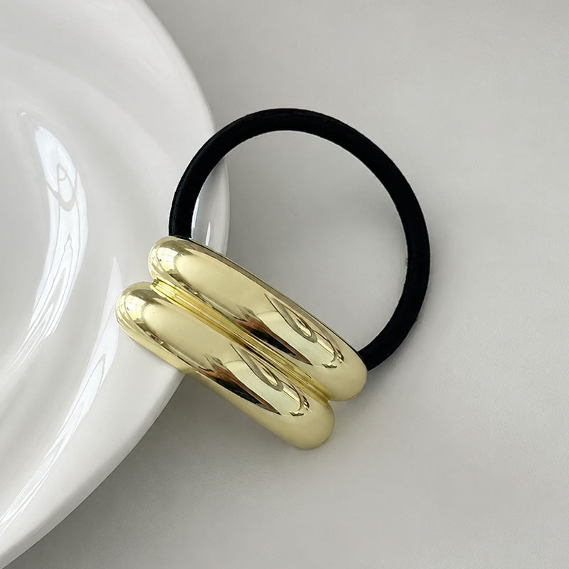 Halvcirkel‑accessoar – minimalistisk detalj till din outfit ✨