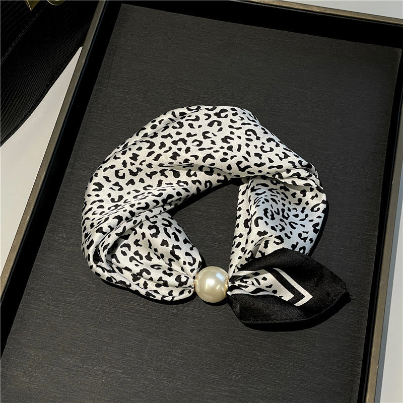 🤍 ✨Magnetisk scarf med pärla – elegant på några sekunder