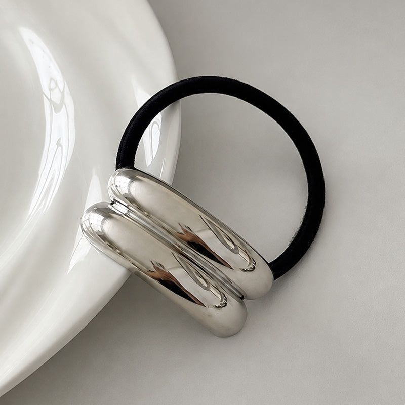Halvcirkel‑accessoar – minimalistisk detalj till din outfit ✨