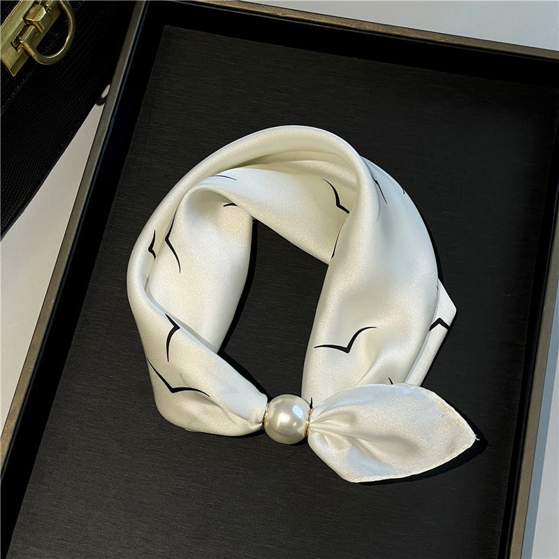 🤍 ✨Magnetisk scarf med pärla – elegant på några sekunder