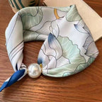 🤍 ✨Magnetisk scarf med pärla – elegant på några sekunder
