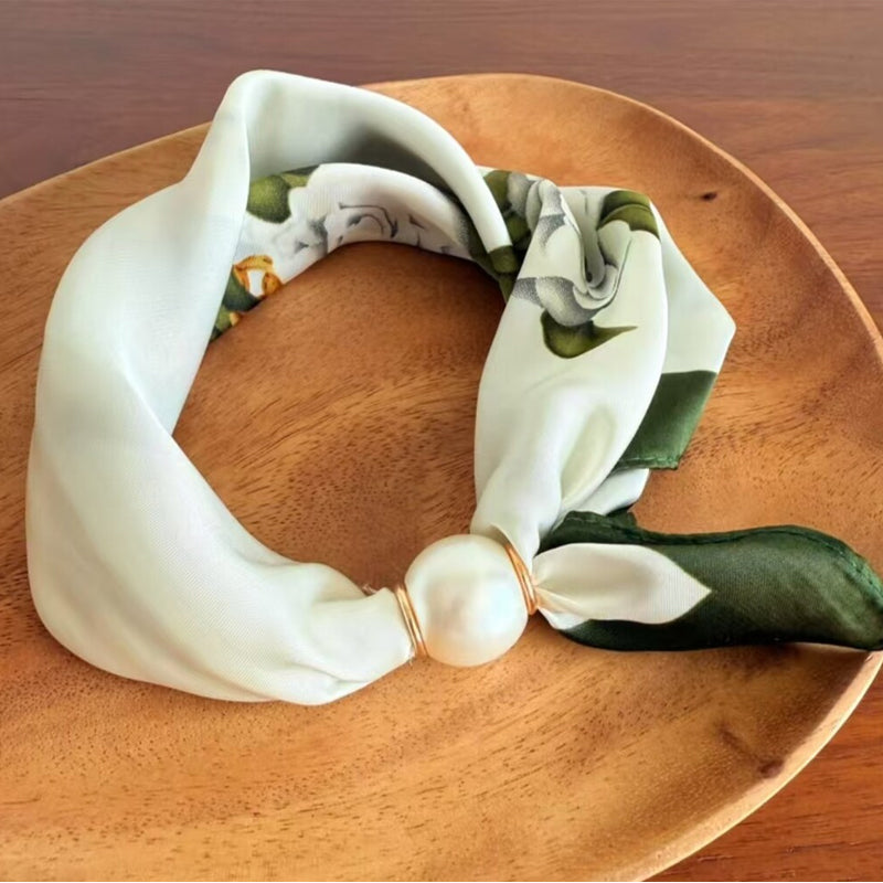 🤍 ✨Magnetisk scarf med pärla – elegant på några sekunder