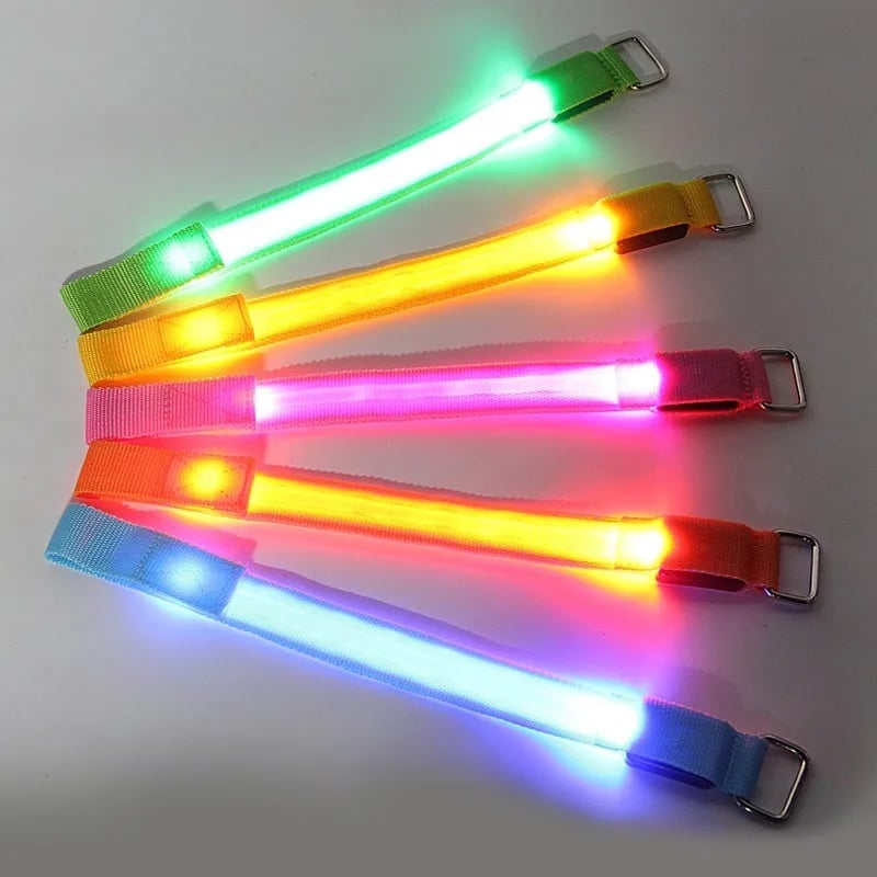 🐎 LED-benremmar för hästar – 4-pack | Säkerhetslampor för nattridning som ser ut som uppladdningsbara ✨