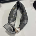 🤍 ✨Magnetisk scarf med pärla – elegant på några sekunder